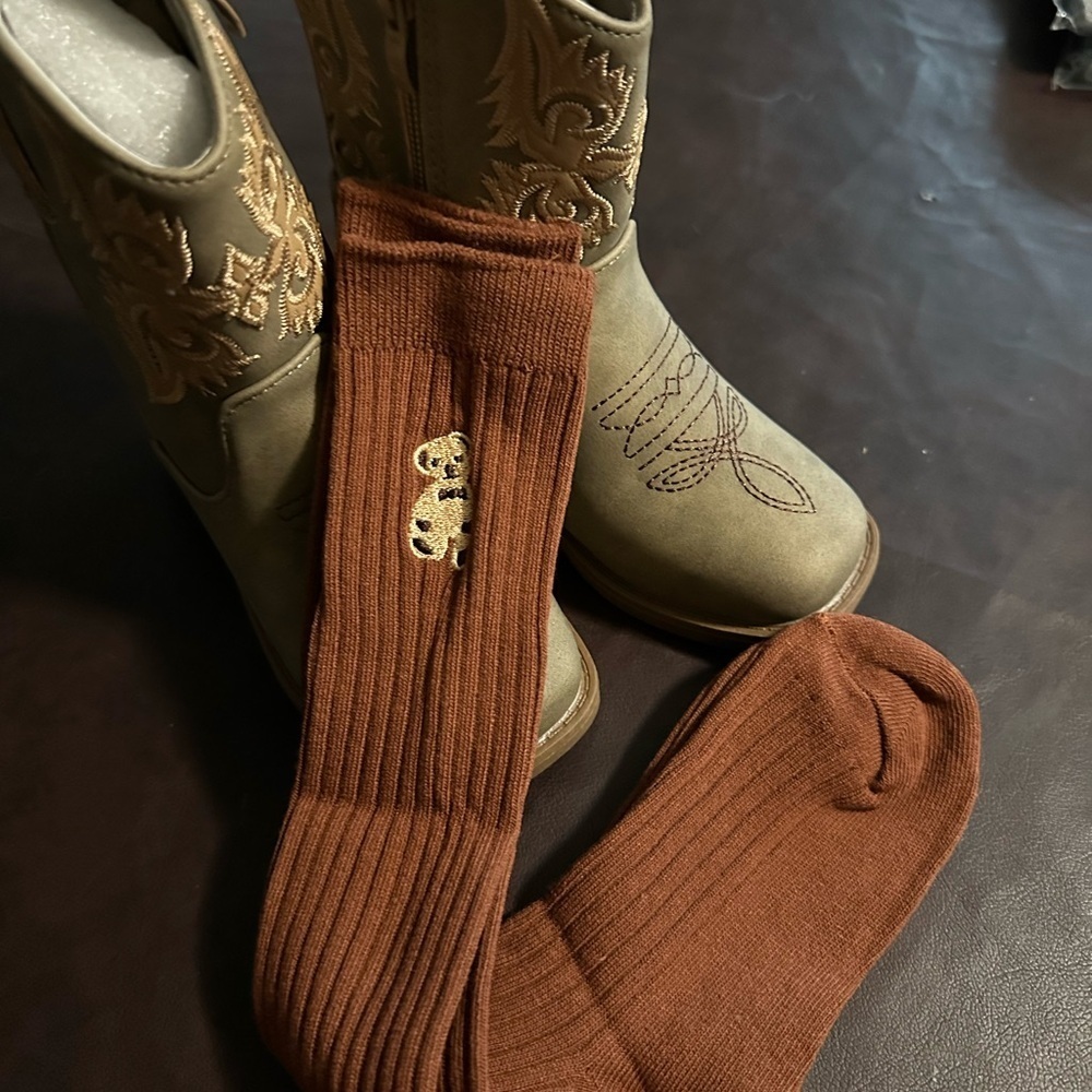 Brown Kids Socks with Bear Design. Toddler large. 7 to 10 shoe size